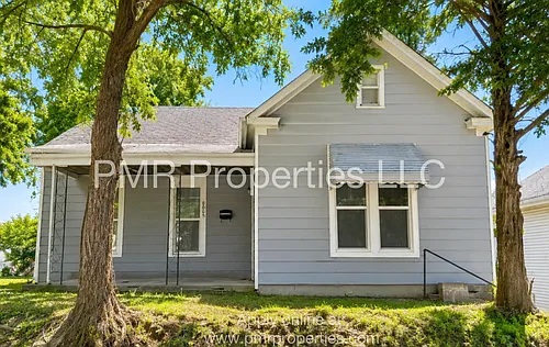 3005 N 8th St Photo 1