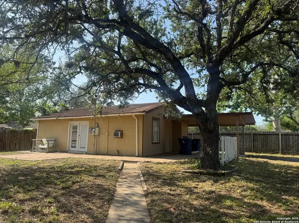 810 High Meadow, Pleasanton, TX 78064