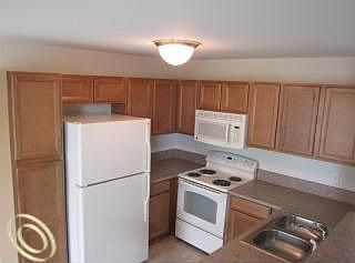5th image of 29201 Chesapeake Cir #1