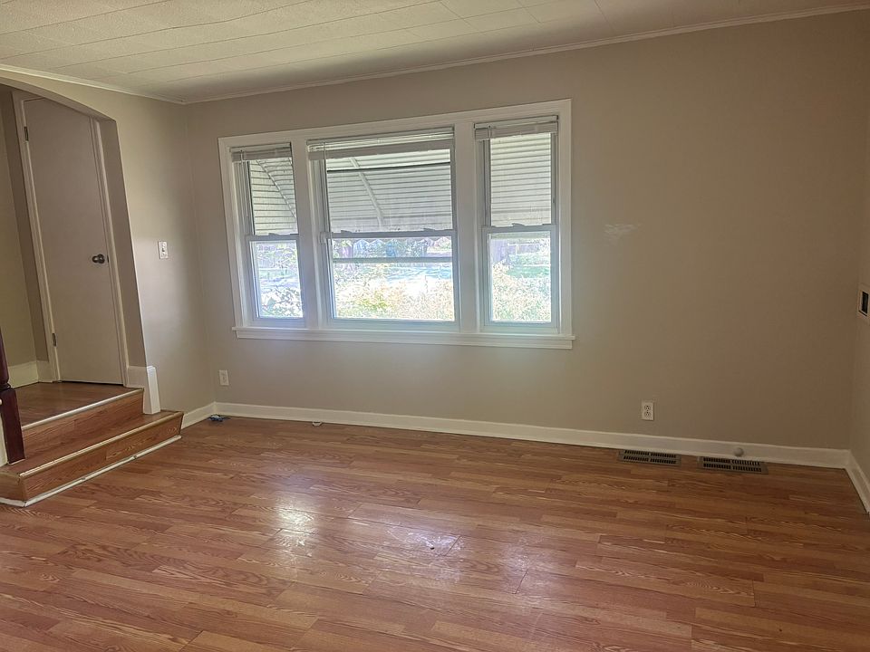 1st image of 9752 S Chappel Ave
