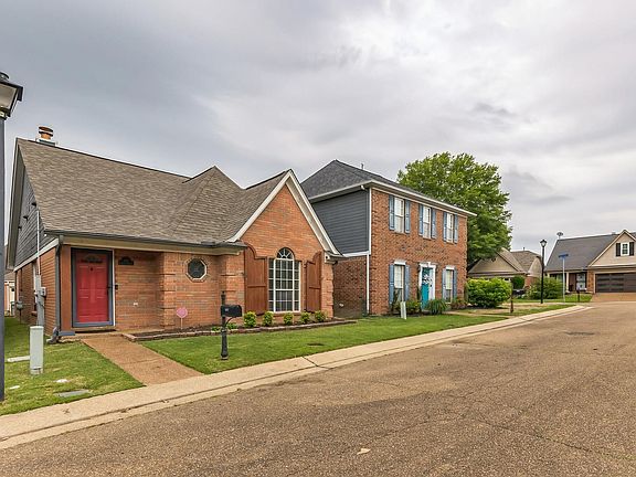 3rd image of 619 W Ashley Glen Cir