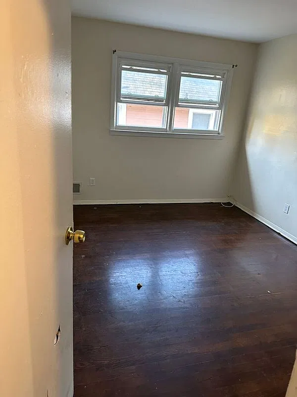 3 bed, 1.0 bath, 1200 sqft, $2,700 — Photo 3