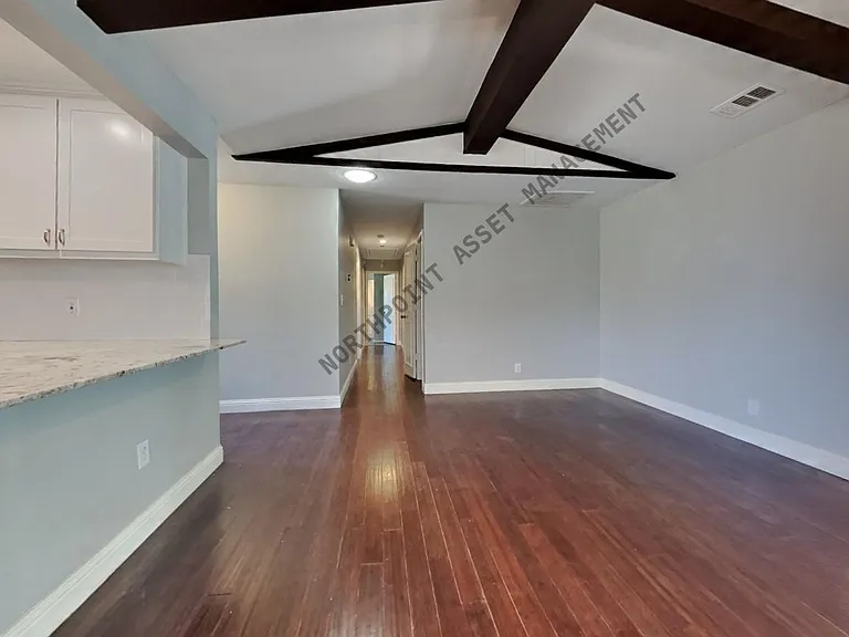 2724 Russwood Ln — Photo 6