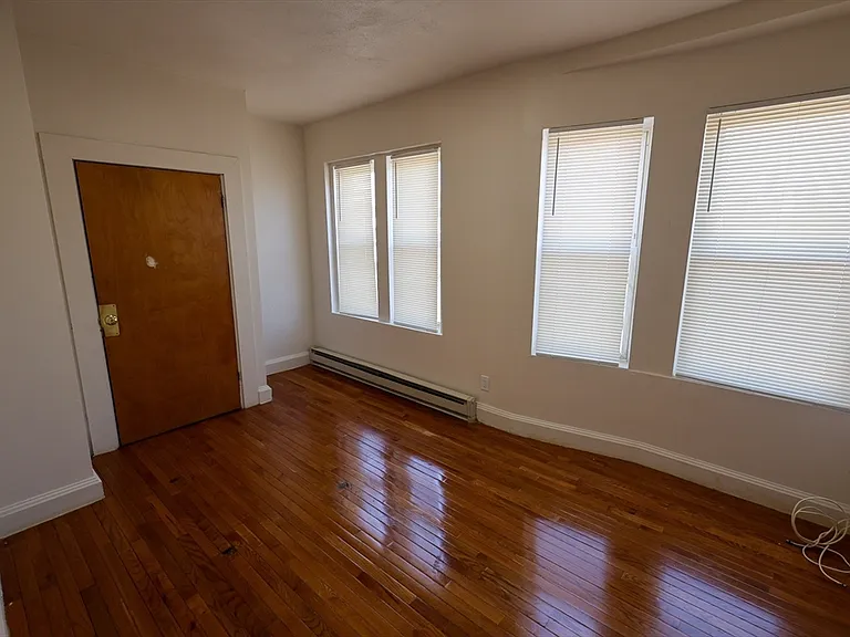 1 Kenilworth St #2 — Photo 9