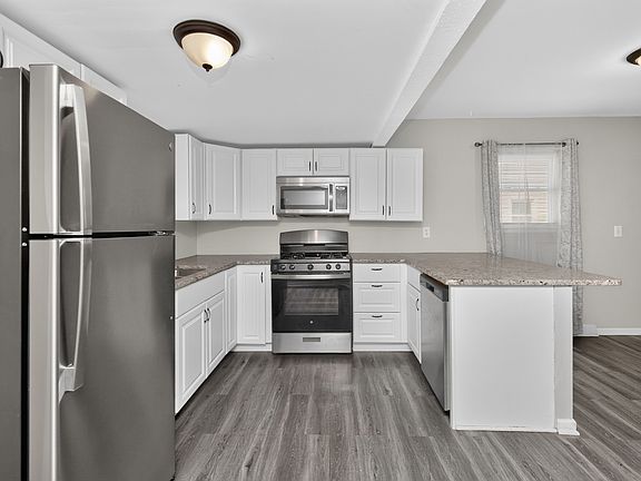 4th image of 807 W 3rd Ave