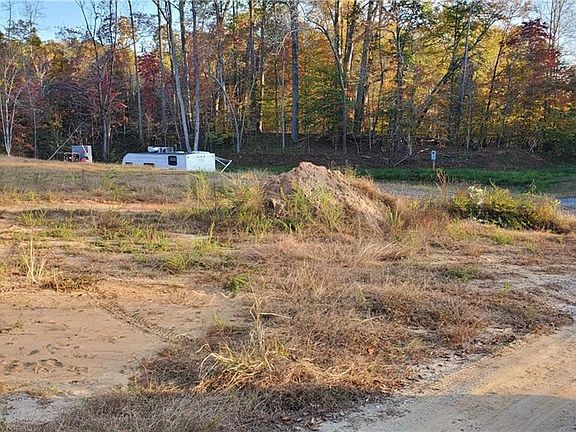 5th image of Crestwood Dr