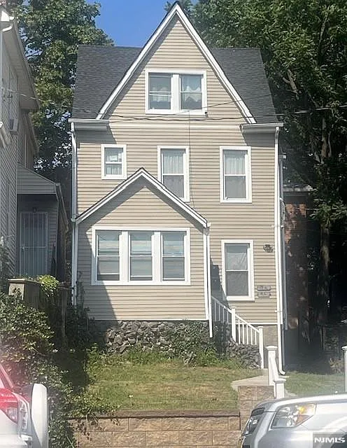 210 Temple St #212 photo 1