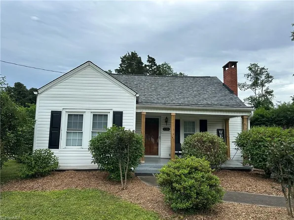 5795 Baux Mountain Rd, Winston Salem, NC 27105