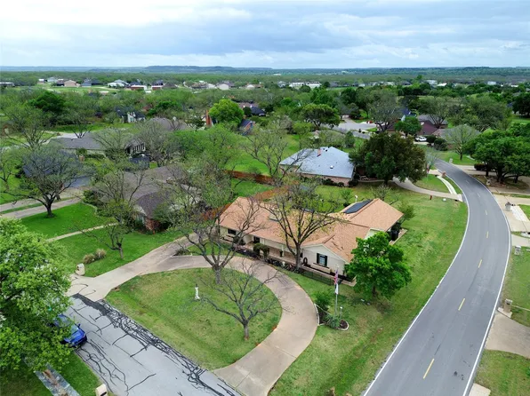 6122 Belvidere Cir, Granbury, TX 76049