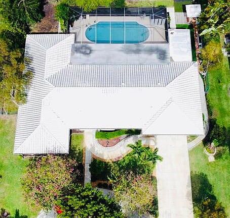 3rd image of 240 N Country Club Dr