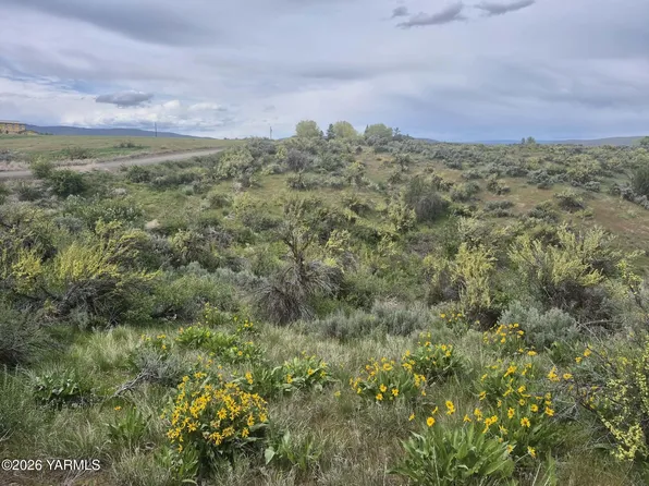 Nka E Ponderosa Dr, Yakima, WA 98903