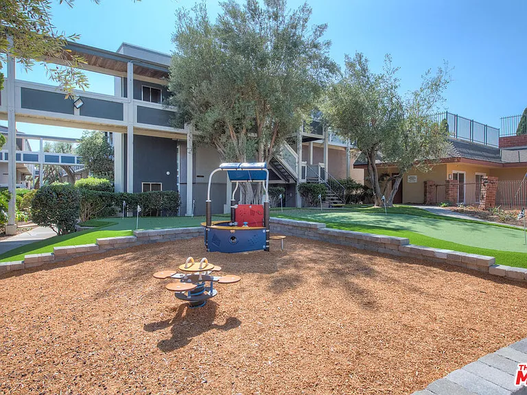 6505 Green Valley Cir #301 — Photo 27