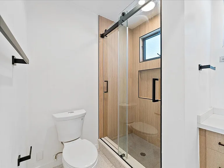 1210 Larrabee St #7 — Photo 15