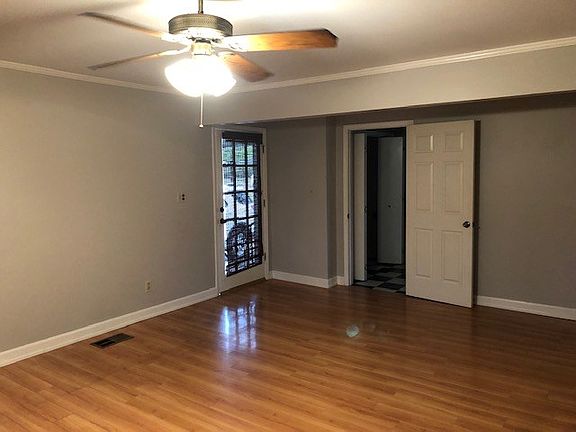 2nd image of 208 College St