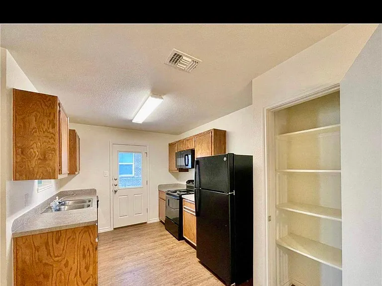 904 Lasso Dr #A — Photo 1