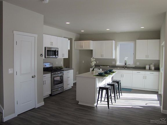 5th image of 20799 SE Hollis Ln