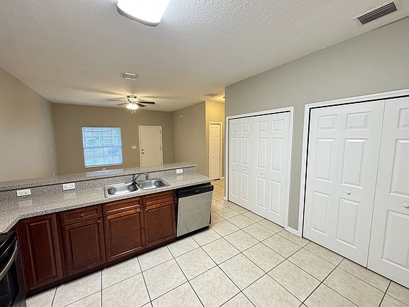 5th image of 548 Albatross Dr #A
