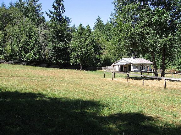 Barn & Fenced Pasture