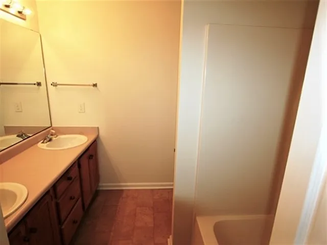 2416 Bradfield Ct — Photo 8