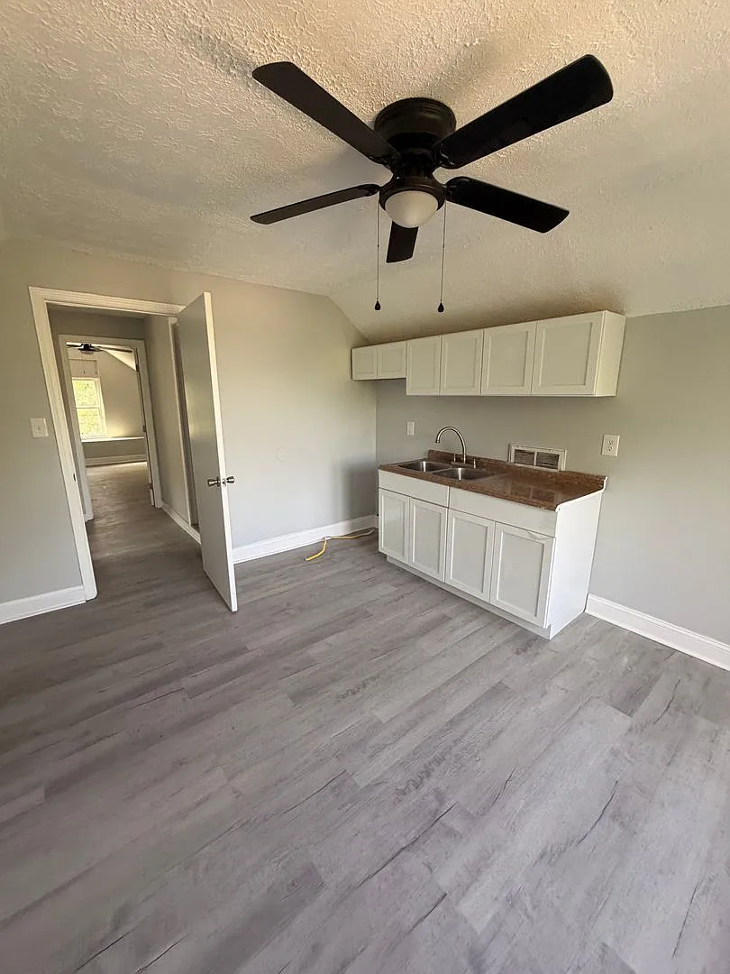 4140 W Broadway — Photo 4