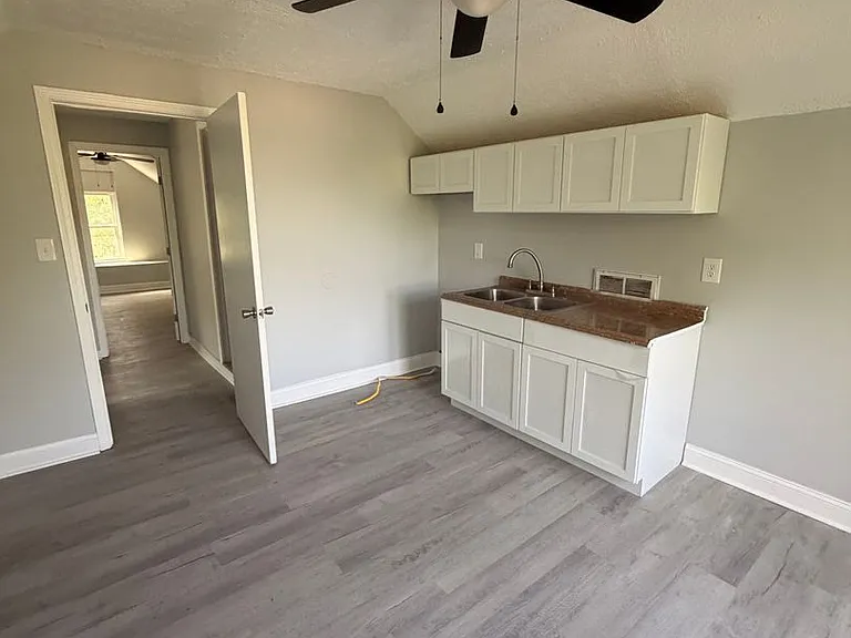 4140 W Broadway — Photo 4
