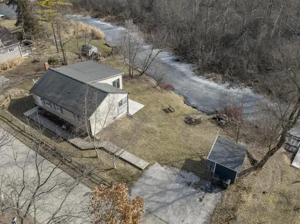 W1271 Beach ROAD, East Troy, WI 53120