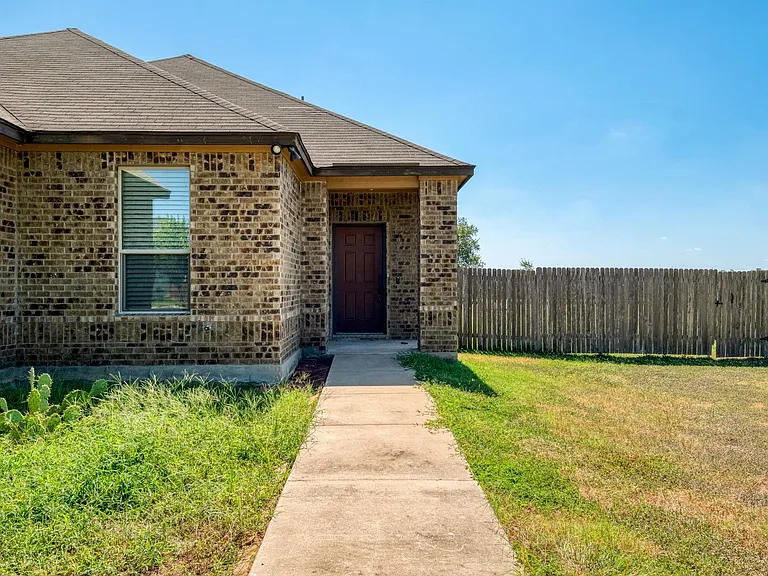 117 Brittany Ln — Photo 4