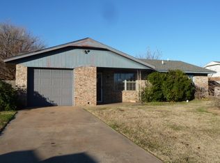 209 Cherokee St, Geronimo, OK 73543