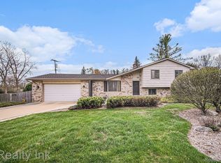 46585 Maben Rd, Canton, MI 48187