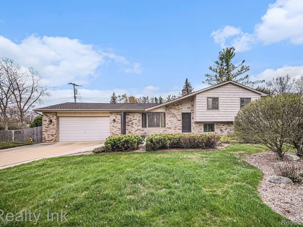 46585 Maben Rd, Canton, MI 48187