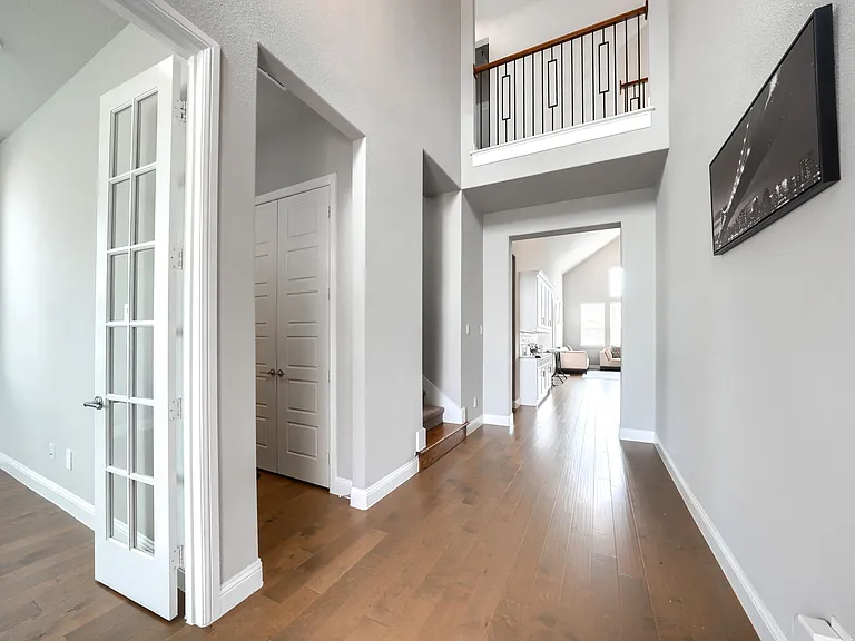 929 Newcastle Dr — Photo 4