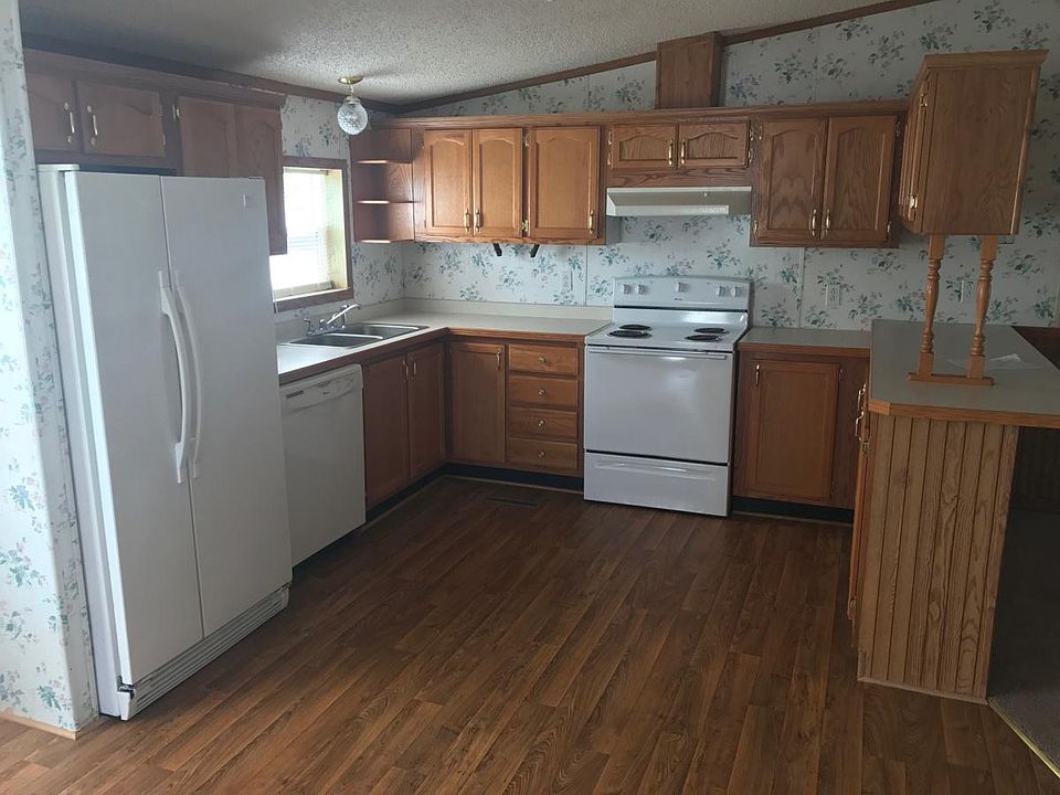 1st image of 390 Hunt Club Dr