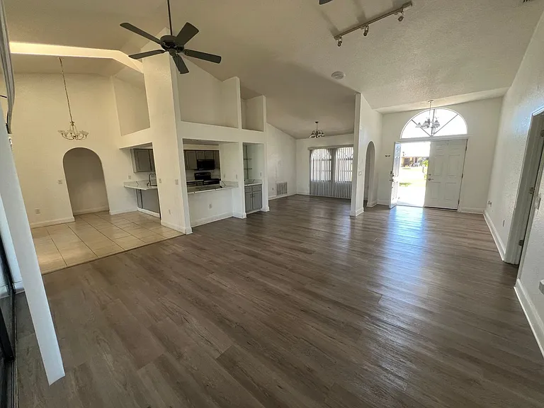 2092 Rio De Janeiro Ave — Photo 5