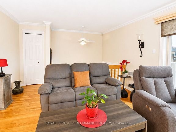 4th image of 443 Tupper St