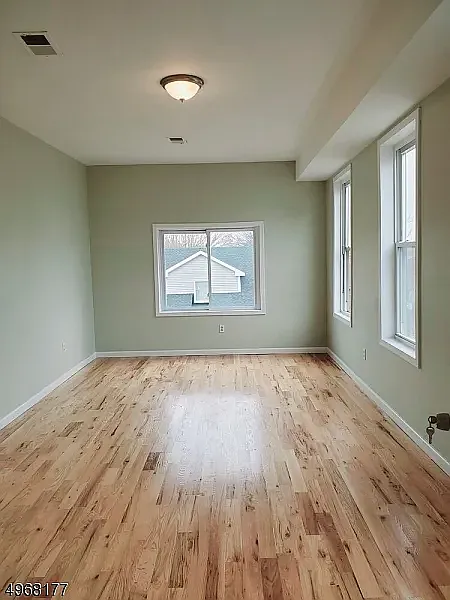 3 bed, 1000 sqft, $2,250 — Photo 4