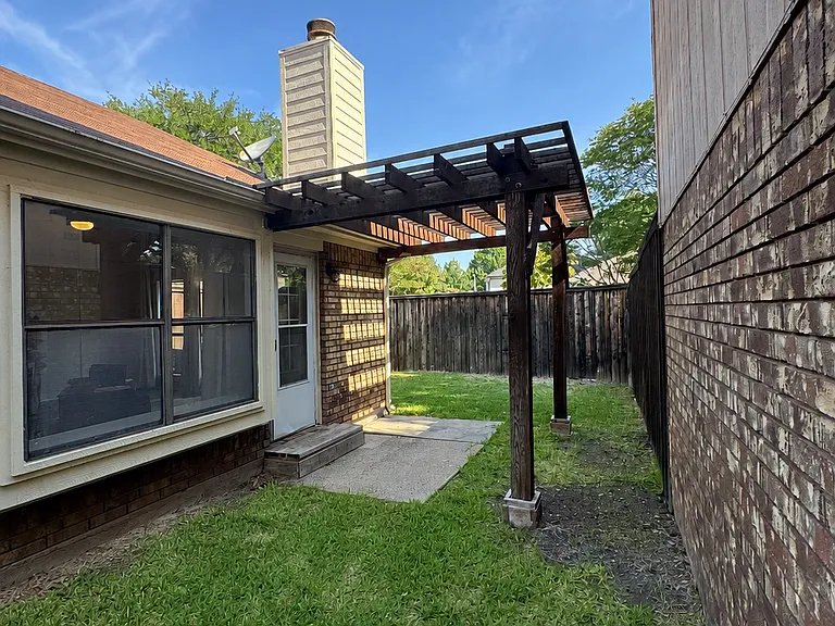 649 Albrook Dr — Photo 15