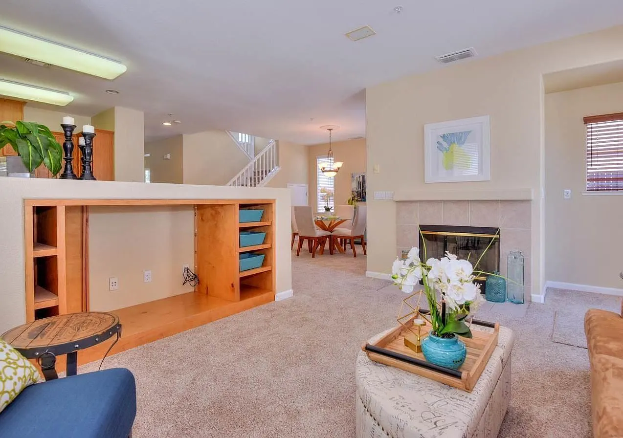 3132 Mills Dr — Photo 2