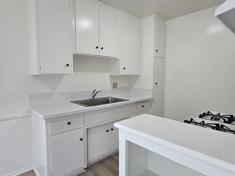 1204 N Wilton Pl #6 — Photo 8