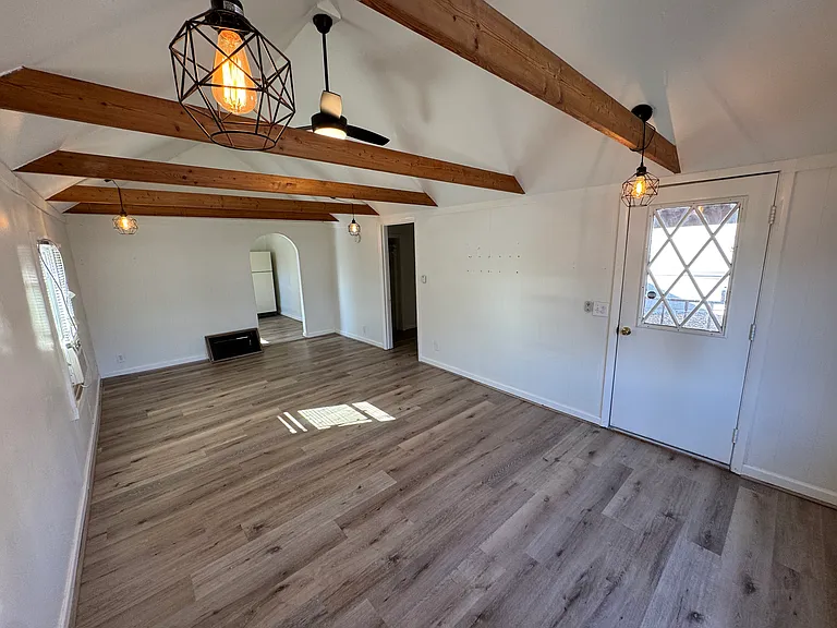 312 Peach Ave — Photo 6