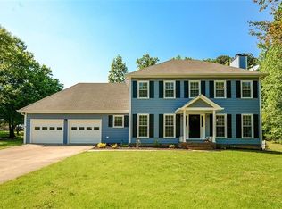1040 Country Walk Ct, Lawrenceville, GA 30043