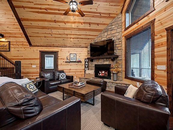5th image of 70 Tall Oak Ln