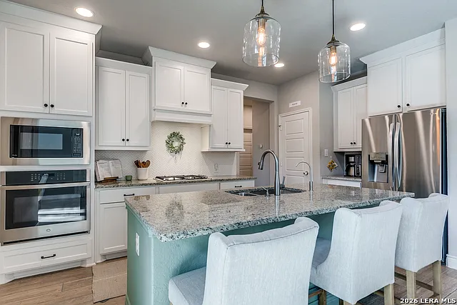 1022 Cadogan Squire — Photo 10
