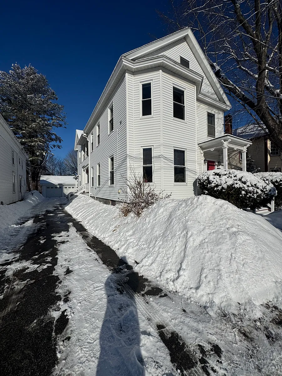 Building Photo - 10 Maple St #1