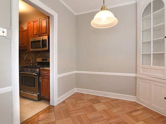 5th image of 2052 N Lincoln Park W APT 304