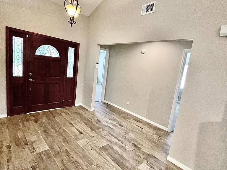 401 Crystal Lake Dr — Photo 14