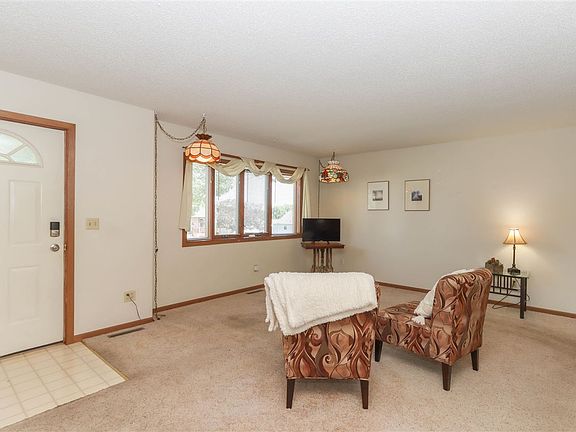 5th image of 2322 27th St SW