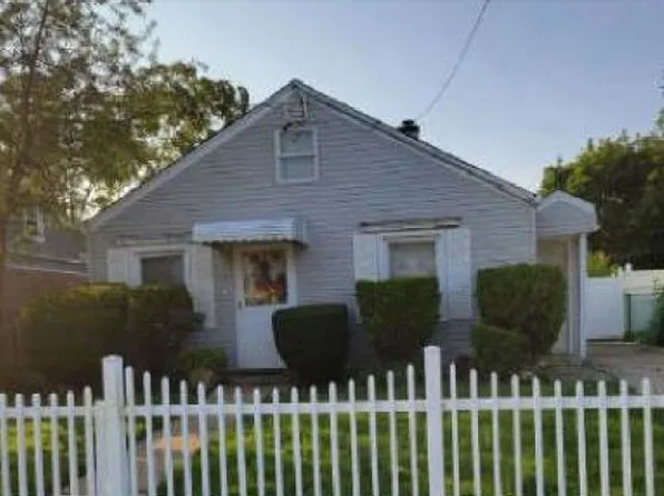 11 Chamberlain St, Hempstead, NY 11550