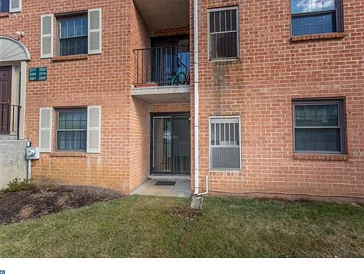 3301 Valley Dr — Photo 1