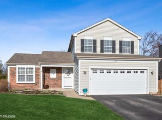 1233 Regent Dr, Mundelein, IL 60060