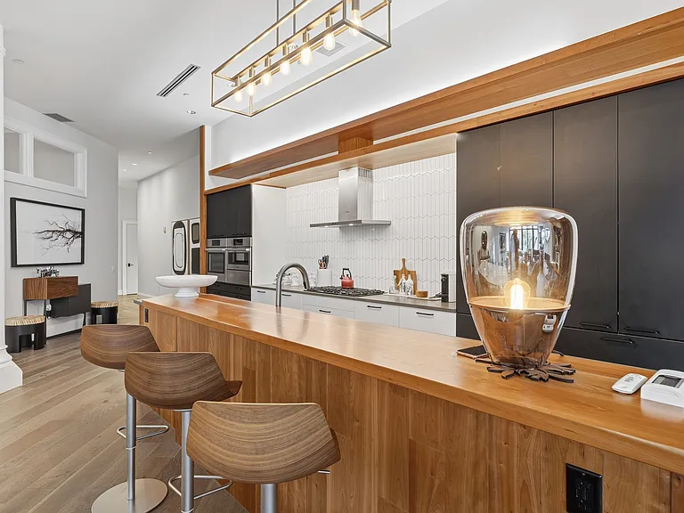 824 Liberty Ave #201 — Photo 16